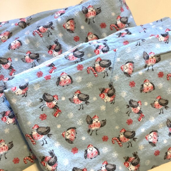2 Medium Size Pieces Of Flannel Fabric Christmas Birds Quilting Sewing Material - Picture 1 of 3